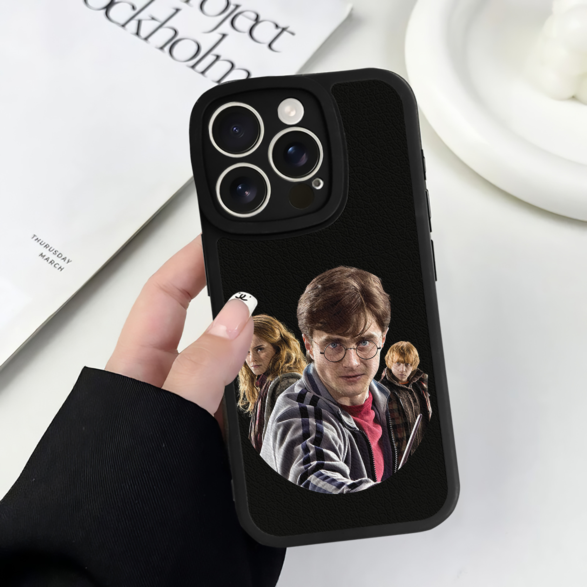 （画像用） Harry Potter ハリー・ポッターシリーズ 【iPhone 16シリーズ対応】シリコンスマホケース（レザー調） 材質：シリコン